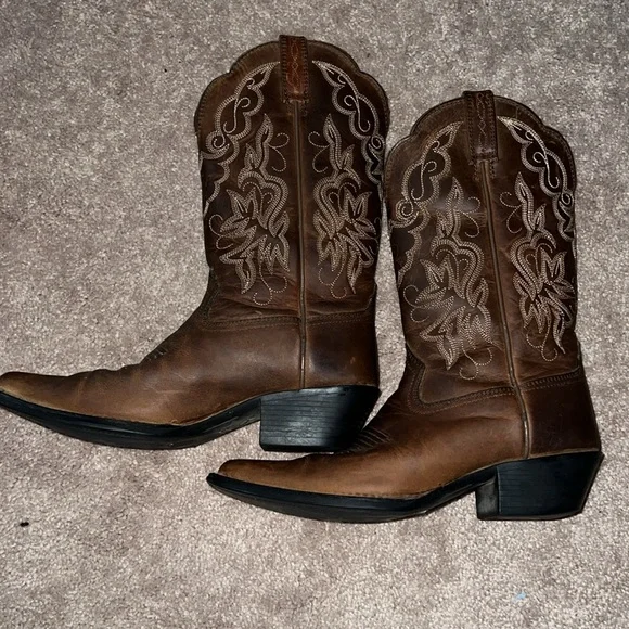 Ariat Women’s western boots - Picture 8 of 15